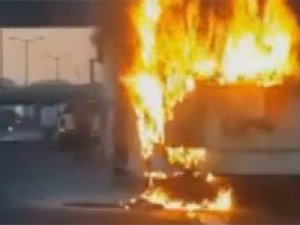 TEM Otoyolu’nda yolcu otobüsü alev alev yandı