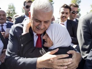 Başbakan Yıldırım cuma namazını Hacı Bayram Camii’nde kıldı