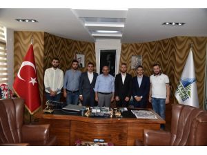 AK Parti Gençlik Kolları başkan adayı Aydın, Başkan Üzülmez’i ziyaret etti