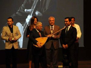 Başbakan, Neşet Ertaş Kültür Merkezinin açılışını yaptı