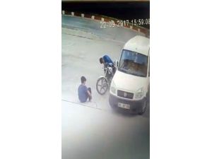 Çocukların motosiklet hırsızlığı kamerada