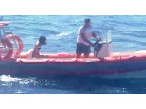Denizde sürüklenen kadını itfaiye cankurtaran botu kurtardı