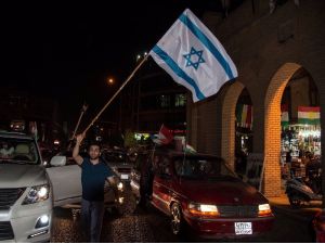Referandum sonra kutlamalarında İsrail bayrağı