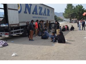 Çorum’da bir tırda 214 göçmen yakalandı