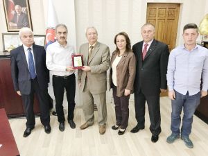 Belediye Başkanı Dinç’e “Yılın Belediye Başkanı” Ödülü