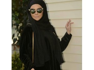 Tesettürü Seçen Ünlülerin Abiye Seçimleri