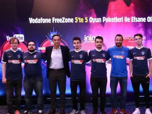 Vodafone Freezonelular, Supermassive oyuncularından koçluk aldı