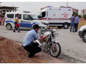 Polisten kaçan motosiklet sürücüsü kaza yaptı: 2 yaralı