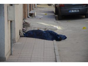 Sokak ortasında ceset bulundu