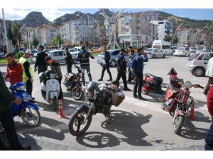 50 motosiklet sürücüsüne 31 bin lira ceza kesildi