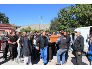 Fransa’daki yangında ölen Nihal Ertunç, Erzincan’da defnedildi