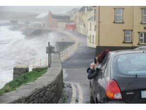 Ophelia Kasırgası İrlanda’yı vurdu: 3 ölü