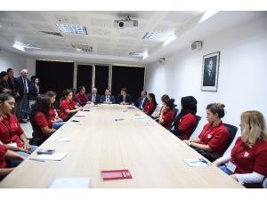 Kadın seyis adayları ders başı yaptı