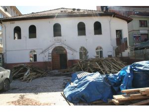 Devrek’te tarihi cami onarım nedeniyle ibadete kapandı