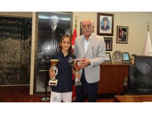 Balkan şampiyonundan Başkan Seyfi Dingil’e ziyaret
