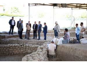 İzmir’de 8500 yıl öncesine ait tarihi eserler gün yüzüne çıktı