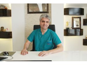 Dr. Akbaş: "Aşırı göğüs büyüklüğü ciddi bir sağlık sorunudur"