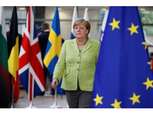 Merkel, Türkiye’ye yapılan yardımları gündeme getirecek
