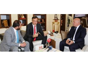 Belarus Ankara Büyükelçisi Savinykh Başkan Sekmen’i ziyaret etti