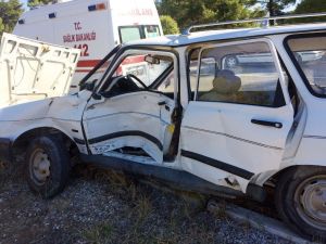 Denizli’de iki otomobil çarpıştı: 4 yaralı