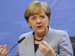 Almanya Başbakanı Merkel AB Zirvesinde yalnız kaldı