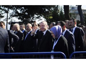 Cumhurbaşkanı Erdoğan, cuma namazını Bezm-i Alem Valide Sultan Camii’nde kıldı