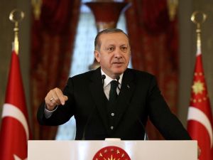 Cumhurbaşkanı Erdoğan’dan Rakka’da Teröristbaşı Öcalan’ın posterinin açılmasına sert tepki