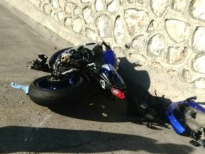 Motosikletiyle Bariyerlere Çarparak Bacağını Kaybeden Genç, Hastanede Can Verdi!