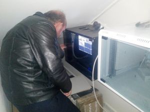 İzmit Belediyesi mahalle konuklarını onarıyor