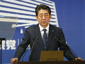 Japonya Başbakanı Abe, seçimlerden büyük bir zaferle çıktı