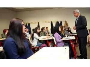 Başkan Karaosmanoğlu, Akademi Lisesi’ni ziyaret etti