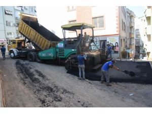 Aliağa’da, Kazım Dirik Mahallesi’nde asfalt çalışmaları başladı