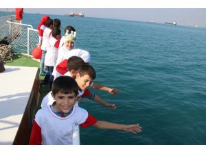 Suriyeli yetim ve öksüzlere tekne gezisi