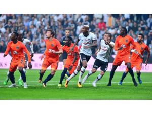 Süper Lig: Beşiktaş: 0 - Medipol Başakşehir: 0 (İlk yarı)