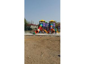 Tuzluca Belediyesinden çocuklar için yeni oyun parkları