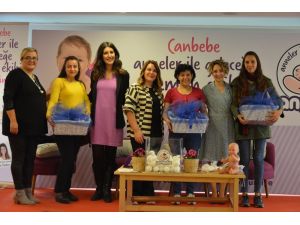 Çocukları sürekli kucakta taşımak gelişimlerine engel!