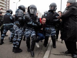 Moskova'da aşırı sağcı 380 kişi gözaltına alındı