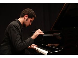 Genç piyanist Cem Esen Piyano Festivali’nde sahne aldı