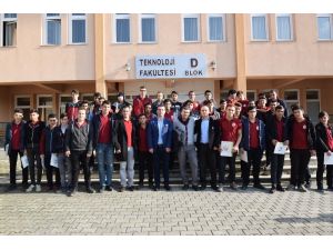Liseli gençler Düzce Üniversitesi’ni ziyaret etti