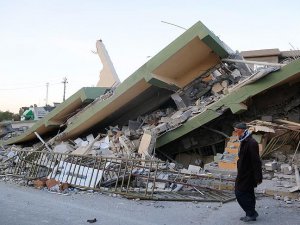 Depremde İran'da hayatını kaybedenlerin sayısı 211'e yükseldi