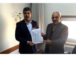 AK Parti İlçe Başkanı Gül mazbatasını aldı
