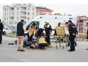 Otomobil motosiklete çarptı: 1 yaralı