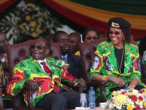 Zimbabve Devlet Başkanı Mugabe parti liderliğinden alındı
