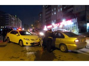 Alkollü sürücü karşı yönden gelen otomobile çarptı: 1 yaralı