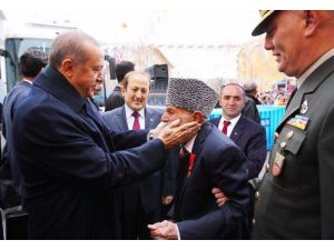 Cumhurbaşkanının elini öptüğü Kore Gazisi Kemal Kalacoş: “Koskoca adam geldi beni gördü. Çok teşekkür ediyorum ona. Selam söylüyorum Cumhurbaşkanına”