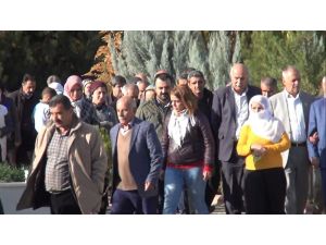 HDP’li vekil terörist cenazesine katıldı