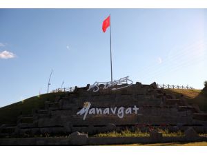 Manavgat Yemişli Mesire alanına dev Türk bayrağı