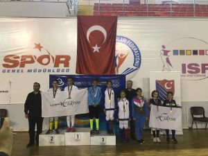 Kağıtsporlu eskrimci Trabzon’dan bronz madalya ile döndü