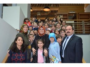 Yeni kütüphanenin ilk ziyaretçileri Çarşamba Türkan Dereli İlkokulu oldu