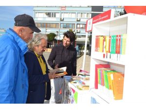Salihli’de ‘Sokak Kütüphanesi’ açıldı